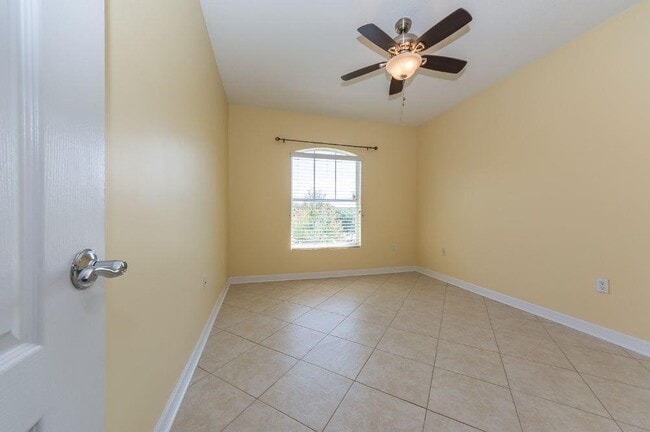 Building Photo - 5080 Fairways Cir