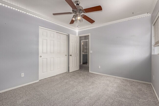 Building Photo - 4 Bedroom 2.5 Bath w/3 Car Garage in Superstition Springs****$1000 off first months rent if rente...