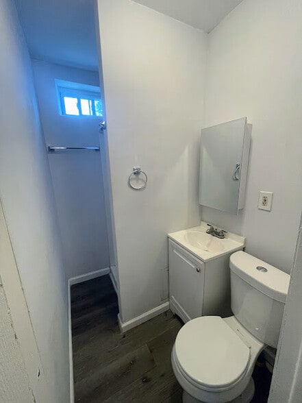 Full Bathroom - 4224 Powelton Ave