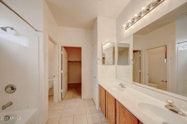 Building Photo - 40102 N Bridlewood Ct