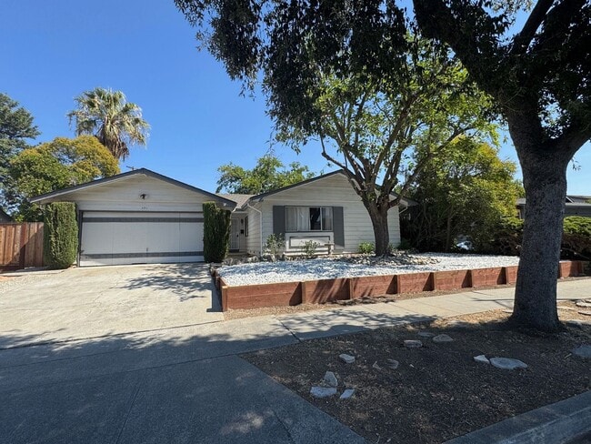 Building Photo - Remodeled 5 bedroom single level house - n...