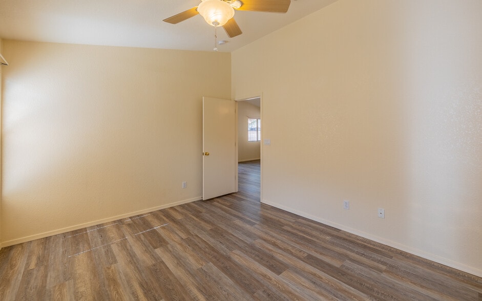 Master Bedroom - 10397 E Rose Hill St