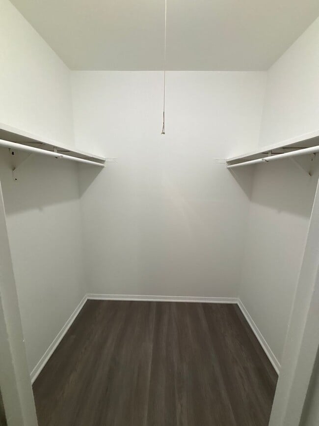 Building Photo - 1 BED 1 BATH CONDO AVAILABLE!