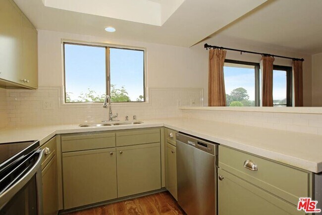 Building Photo - 5000 S Centinela Ave