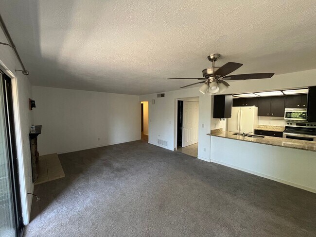 Building Photo - 14120 E Temple Dr