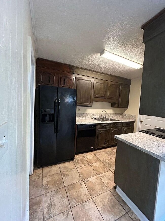 Building Photo - Available Now 3Br Townhome Ashely Villas