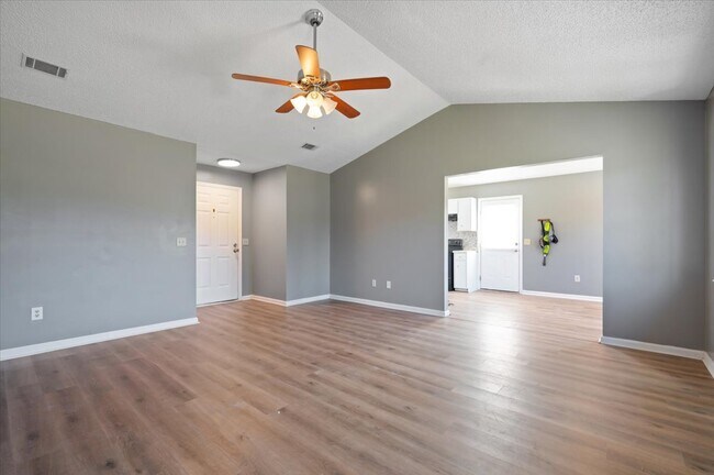 Building Photo - 756 Melissa Dr