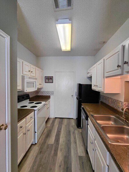 Building Photo - 12166 Metric Blvd