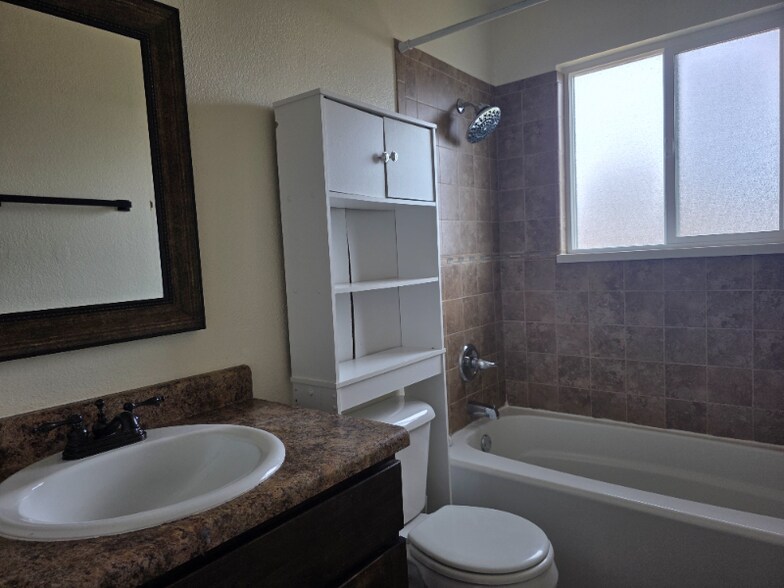 Building Photo - 2844 Lexington Ln