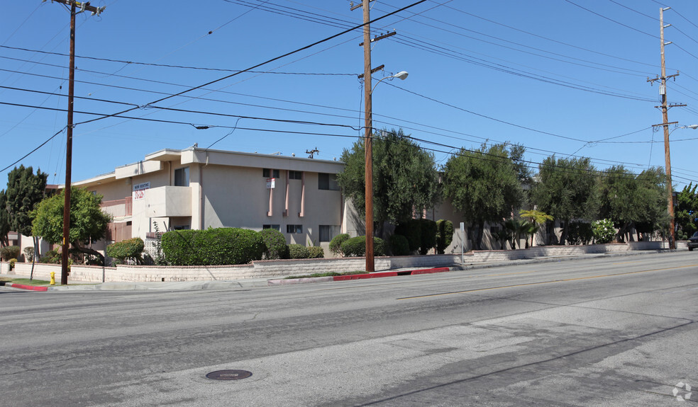 Primary Photo - Kensington Apartments