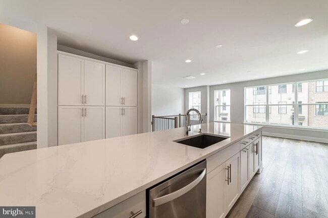 Building Photo - 6227 Almerico Pl
