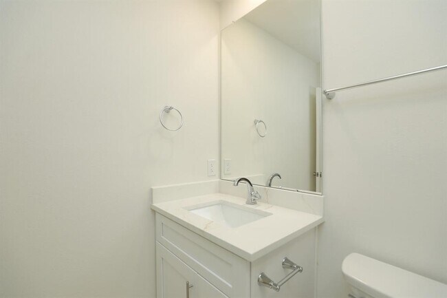 Building Photo - 2050 Augusta Dr