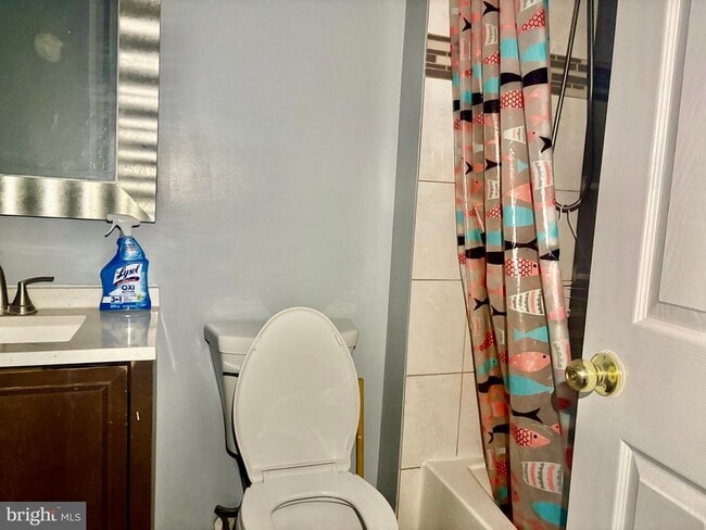 Building Photo - 927 Tipton Rd