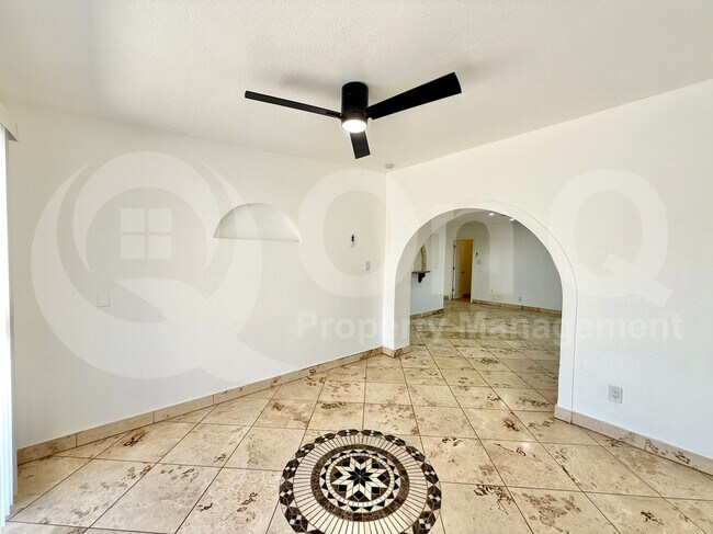 Building Photo - 3006 S Dromedary Dr