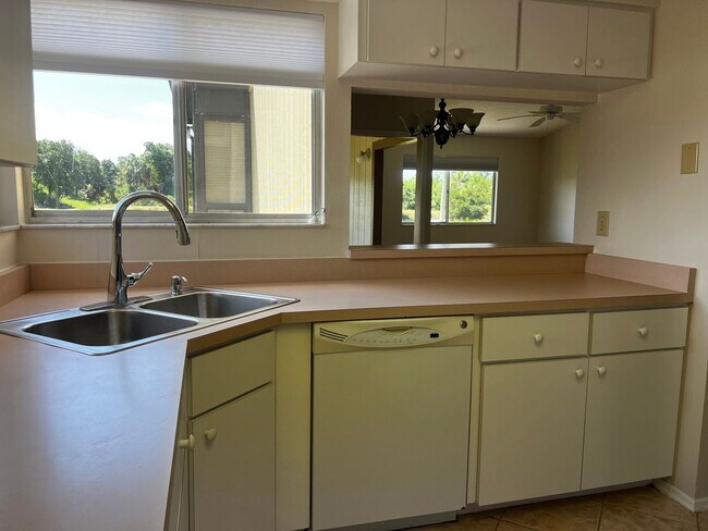Building Photo - 3018 Sail Pointe Cir