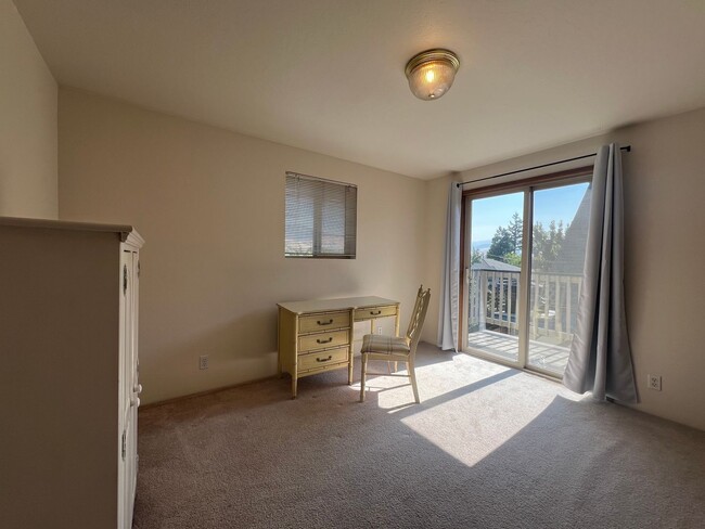 Building Photo - Charming Two-bedroom Townhouse | Available...