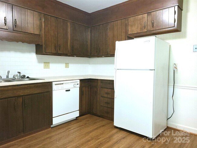 Building Photo - 2141 Selwyn Ave