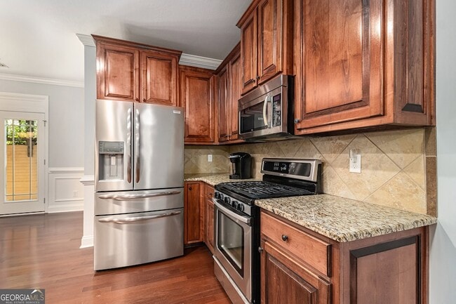 Building Photo - 180 Greenview Dr