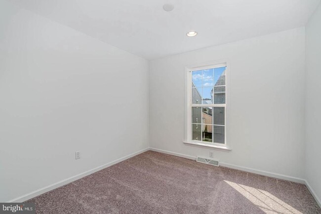 Building Photo - 3252 Mateer Ln