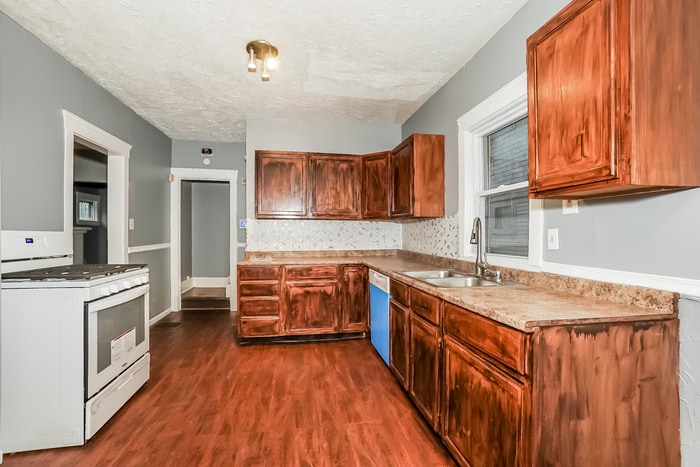 Building Photo - 1556 Dille Rd