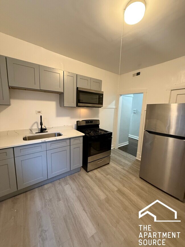 Building Photo - 1030 E Hyde Park Blvd