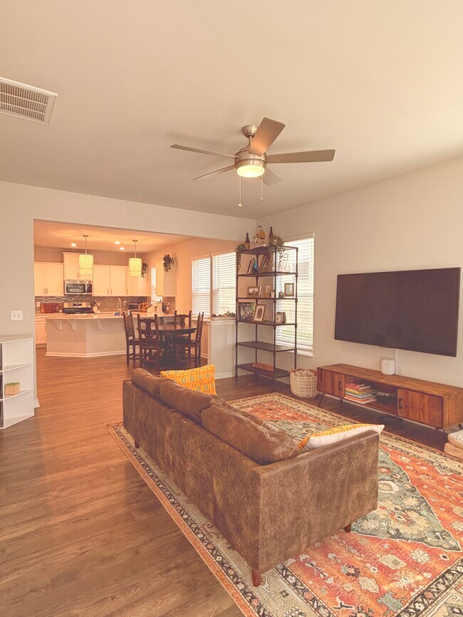 Building Photo - 306 Poinsett Bridge Wy