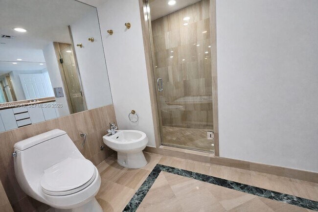 Building Photo - 1643 Brickell Ave