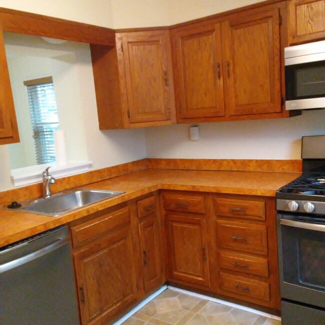 Building Photo - 5830 Biscayne Dr