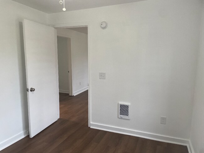 Building Photo - 416 Old Beason Well Rd