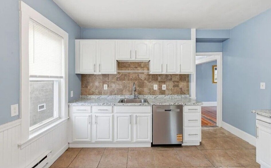 Building Photo - 20 Leslie St