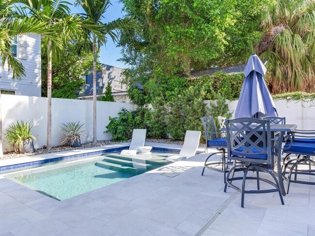 Building Photo - 3219 W San Juan St