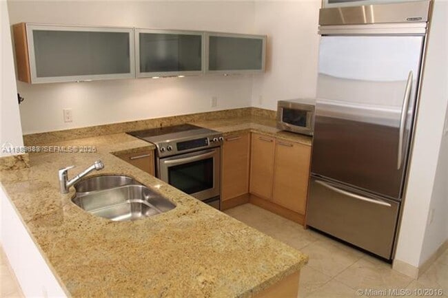 Building Photo - 16275 Collins Ave