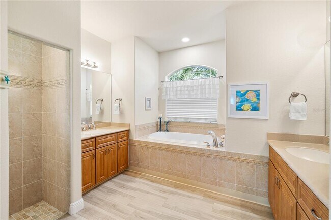 Building Photo - 3730 Crandon Rd