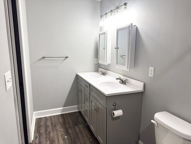 Building Photo - 105 Pinecrest Blvd