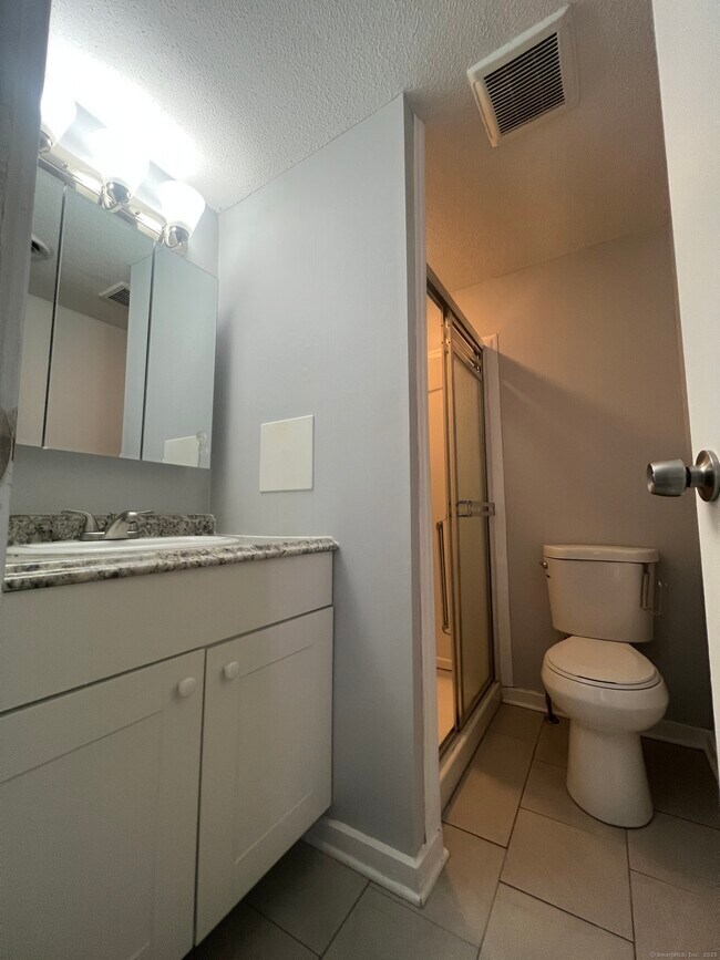 Building Photo - 140 Shepard Ave