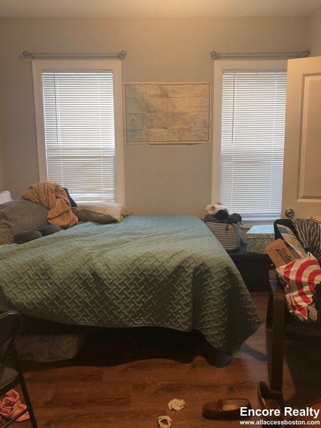 Building Photo - 38 Crescent Ave