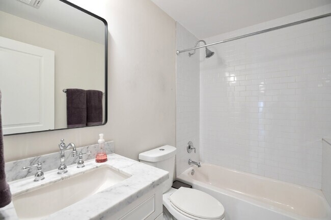 Building Photo - Beautifully furnished Arcadia Lite Rental Home!