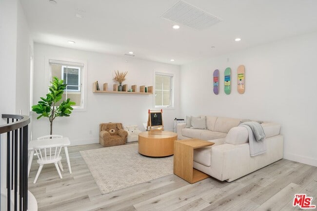 Building Photo - 20600 Bluebird Ct