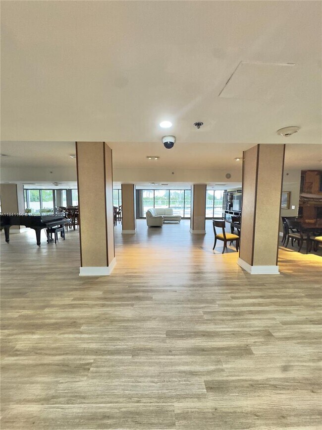Building Photo - 10185 Collins Ave