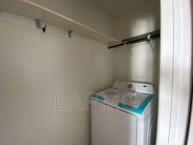 Building Photo - 762 W 21st St