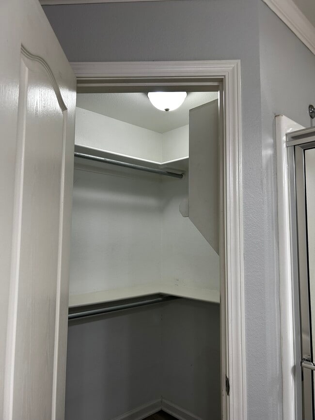 Building Photo - 210-210 Hidden Meadows Dr