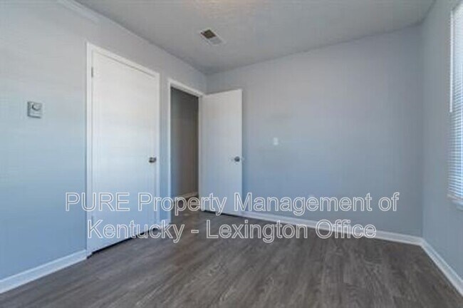 Building Photo - 304 Woodcross Pl