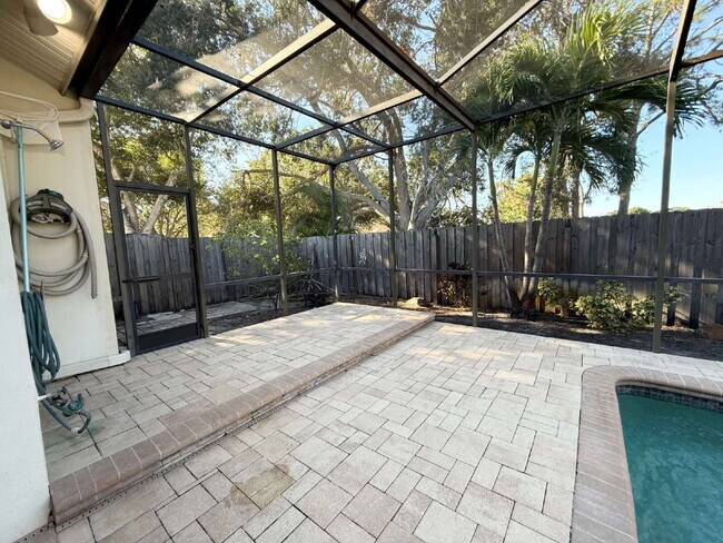 Building Photo - 3107 Westridge Dr