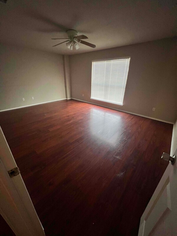 Building Photo - 1000 Laurelleaf Dr