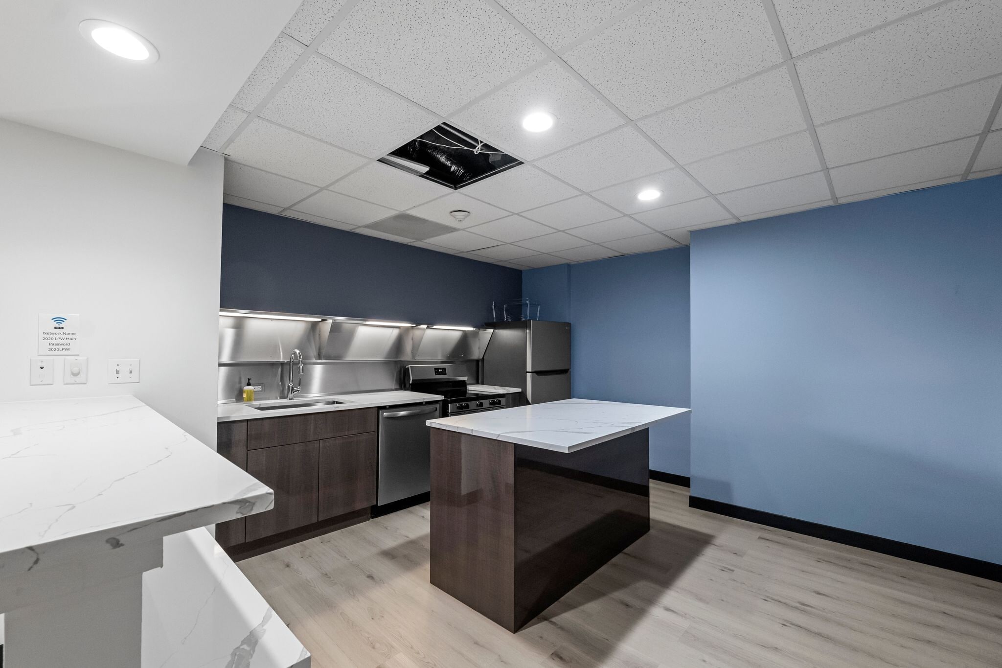 Conference Kitchen - 2020 N Lincoln Park W