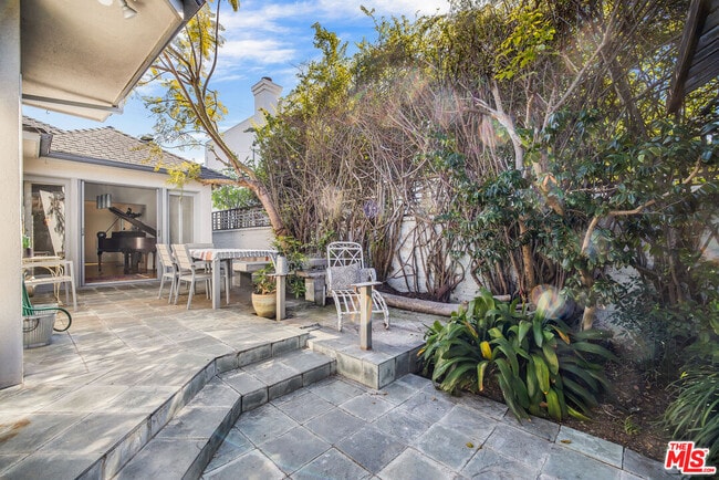 Building Photo - 2209 Pearl St