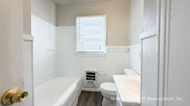 Building Photo - 2420 33rd St