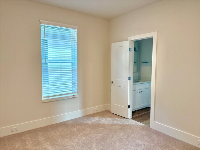 Building Photo - 5624 Bertellis Ln