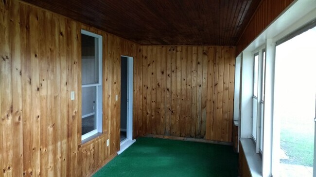 Building Photo - 901 1st St N