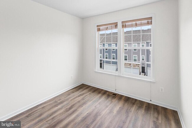 Building Photo - 6202 Davinci St